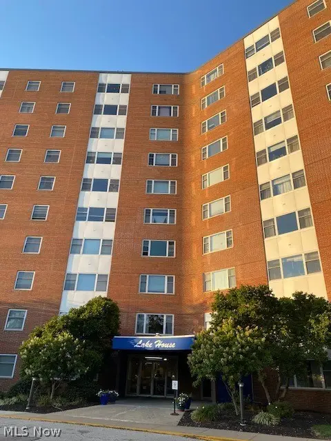 11850 Edgewater Drive #1003, Lakewood, OH 44107