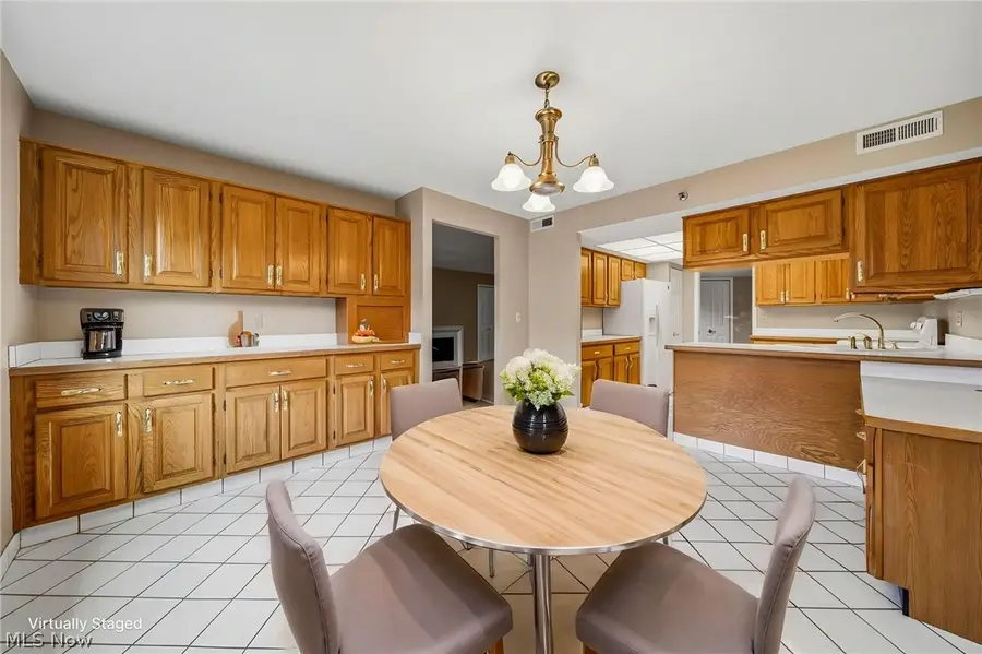 120 Fox Hollow Drive #307, Mayfield Heights, OH 44124 - #3