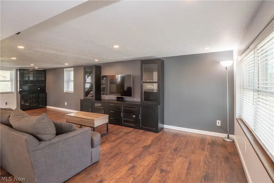 266 Hazelwood Avenue, Barberton, OH 44203 - #3