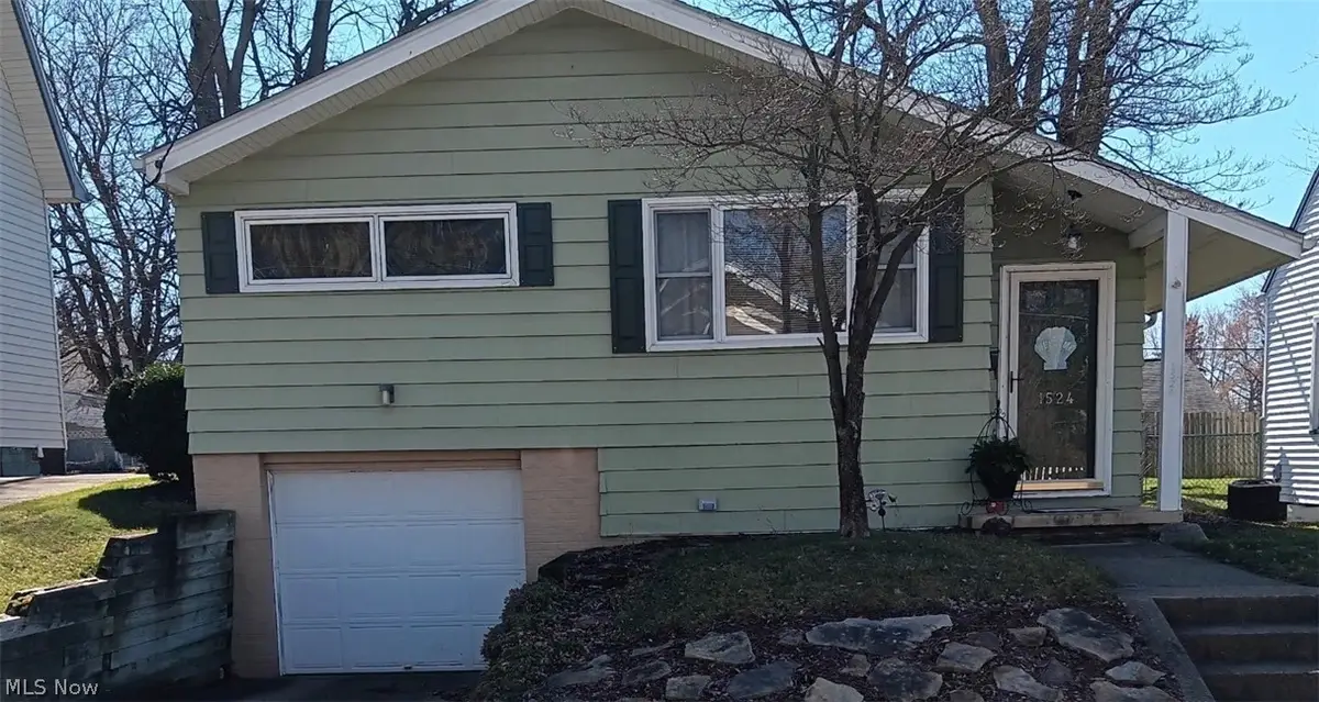 1524 24th Nw Street, Canton, OH 44709 - #1