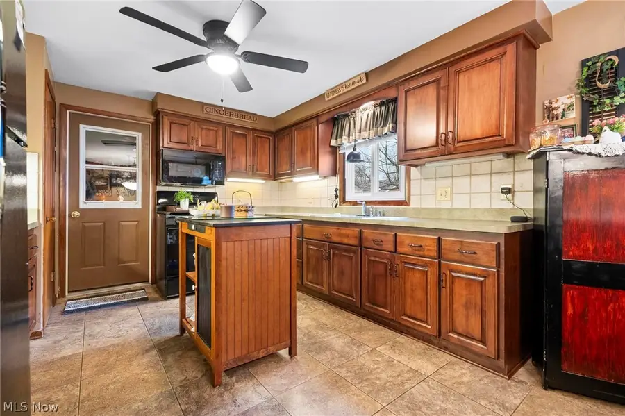 4401 Forest Hill Drive, Lorain, OH 44053 - #2