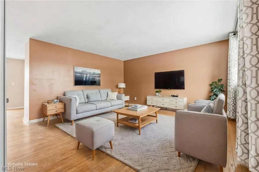 2465 Meadowside Nw Street, Massillon, OH 44647 - #2