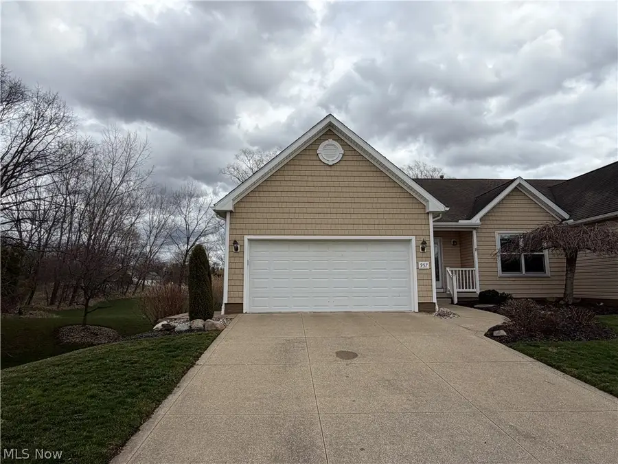 957 Edgewater Circle, Kent, OH 44240 - #2