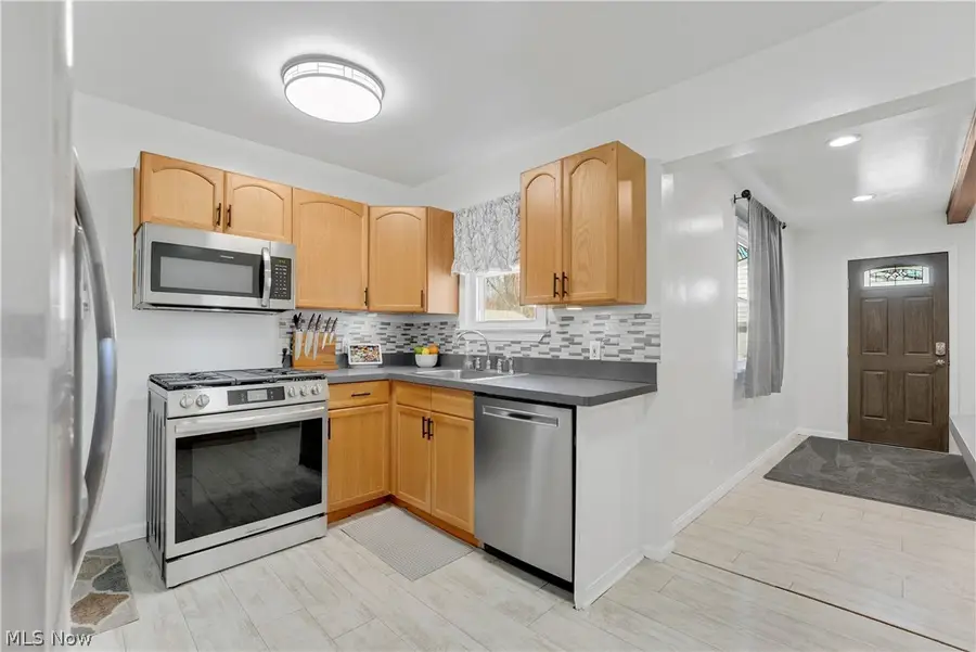 1677 Douglas Road, Wickliffe, OH 44092 - #3