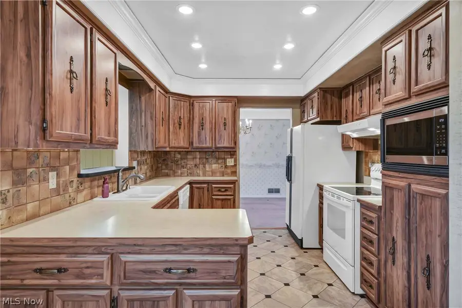 13397 Cherokee Trail, Middleburg Heights, OH 44130 - #2