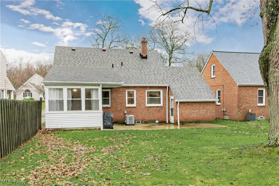 1608 Sunview Road, Lyndhurst, OH 44124 - #3