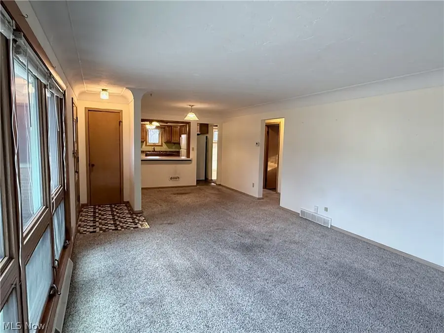 5817 Queens Highway, Parma Heights, OH 44130 - #3