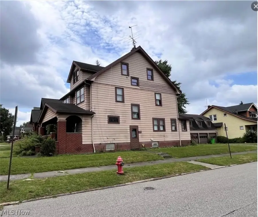 4846 Edgepark Drive, Garfield Heights, OH 44125 - #2