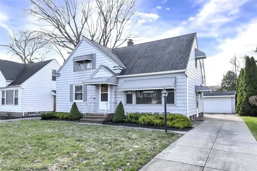 5012 S Barton Road, Lyndhurst, OH 44124 - #3