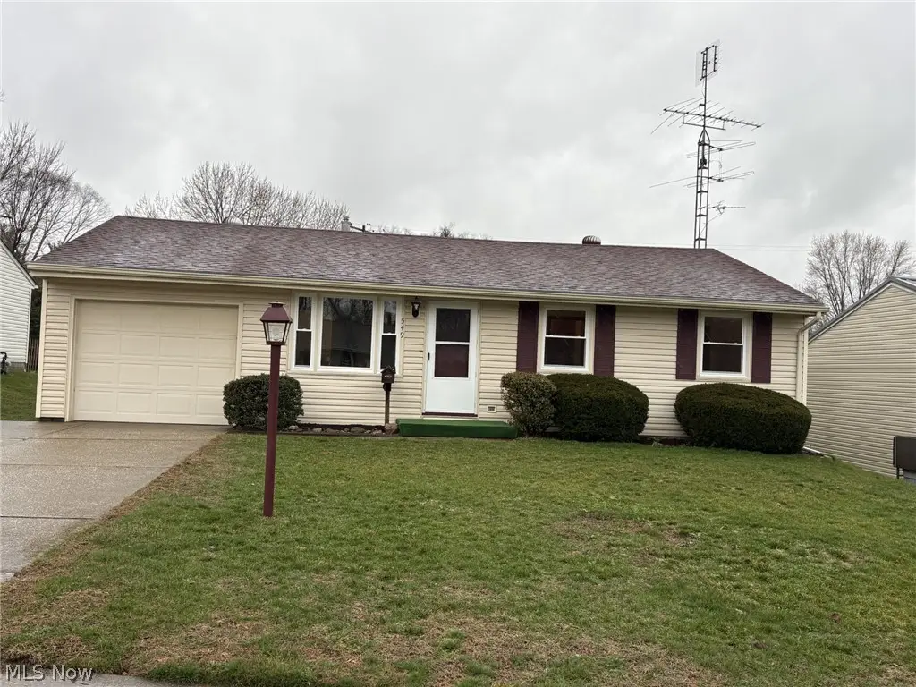 549 NW Montrose Nw Avenue, Massillon, OH 44646 - #1