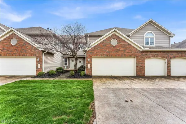 120 Ambleside Way, Amherst, OH 44001