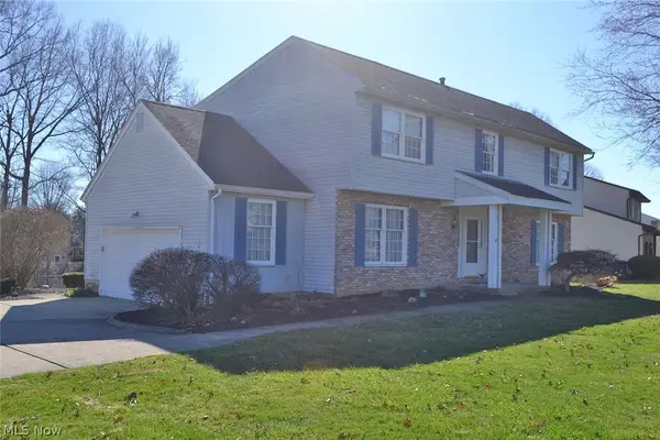 6566 Hythe Nw Street, Canton, OH 44708