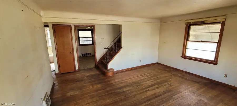 21250 Wilmore Avenue, Euclid, OH 44123 - #3