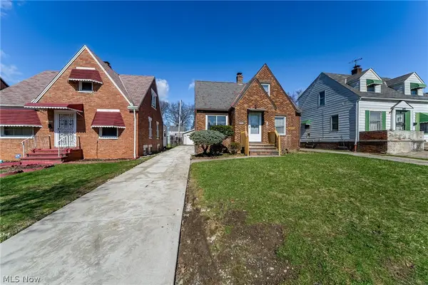 15705 Throckley Avenue, Cleveland, OH 44128