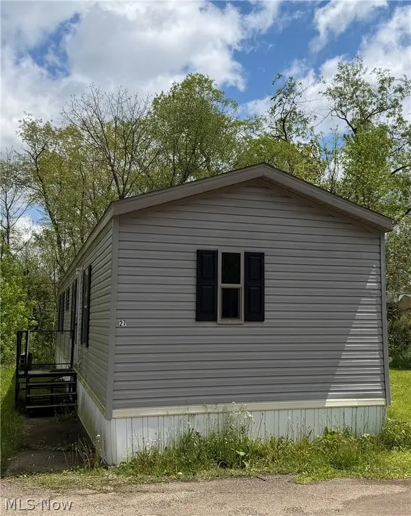 2606 Lincoln Nw Way #27, Massillon, OH 44647