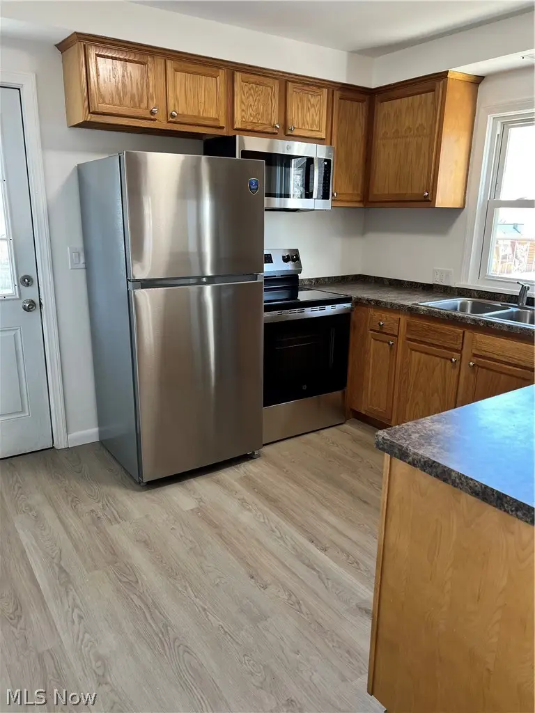 304 E Tuscarawas Avenue, Barberton, OH 44203 - #2