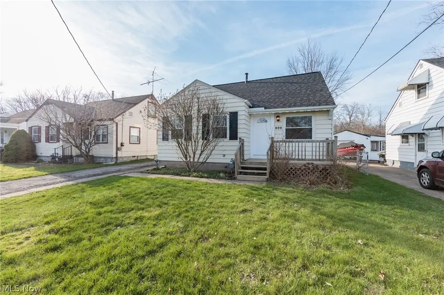 609 Princeton Avenue, Elyria, OH 44035 - #3