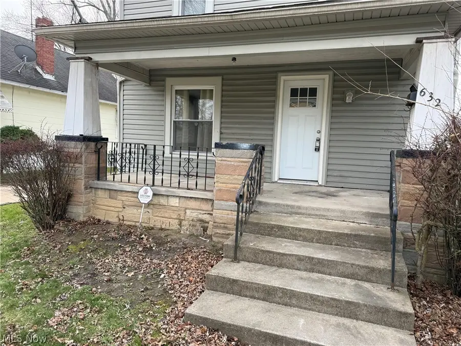 632 Roscoe Avenue, Akron, OH 44306 - #3
