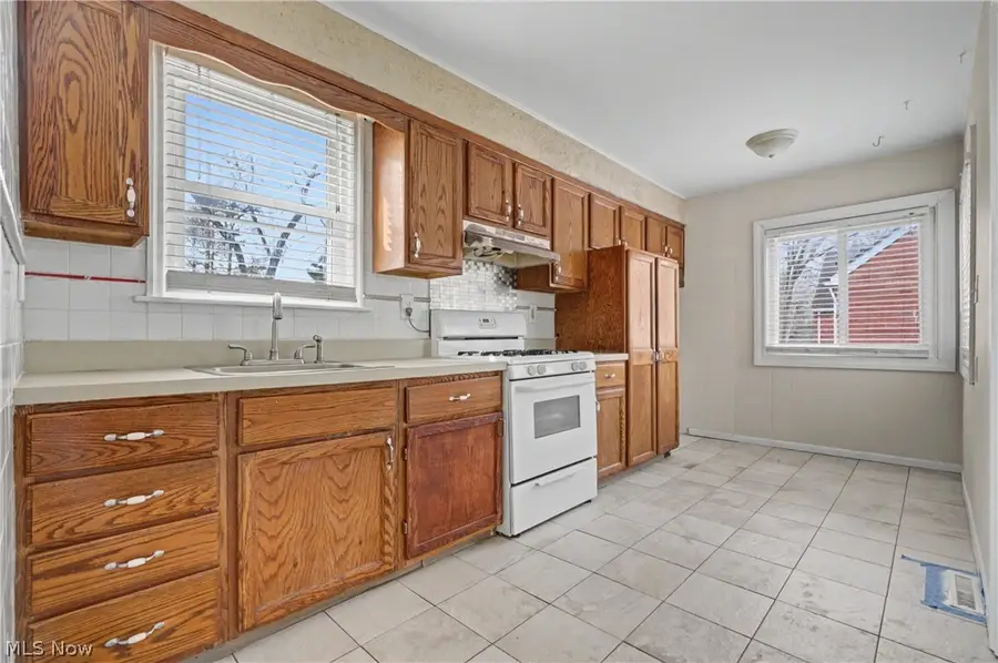 412 Orchard Avenue, Niles, OH 44446 - #2