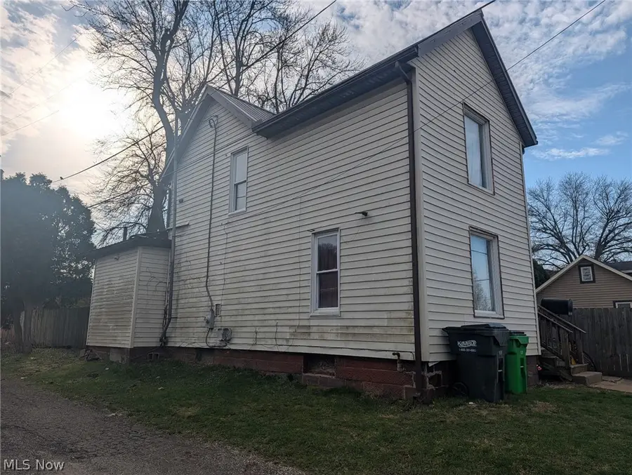 216 N 15th St, Coshocton, OH 43812 - #2