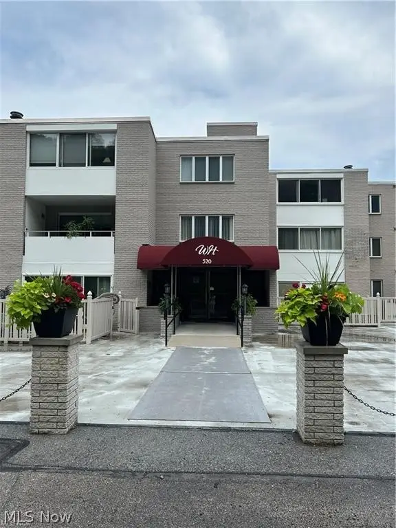 520 Meredith Lane #502, Cuyahoga Falls, OH 44223