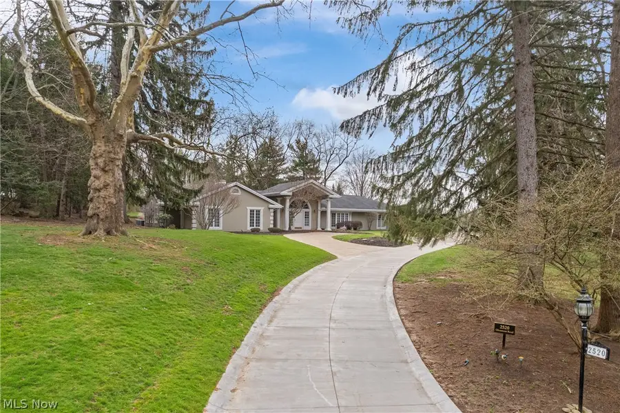 2520 Glenmont Nw Road, Canton, OH 44708 - #3