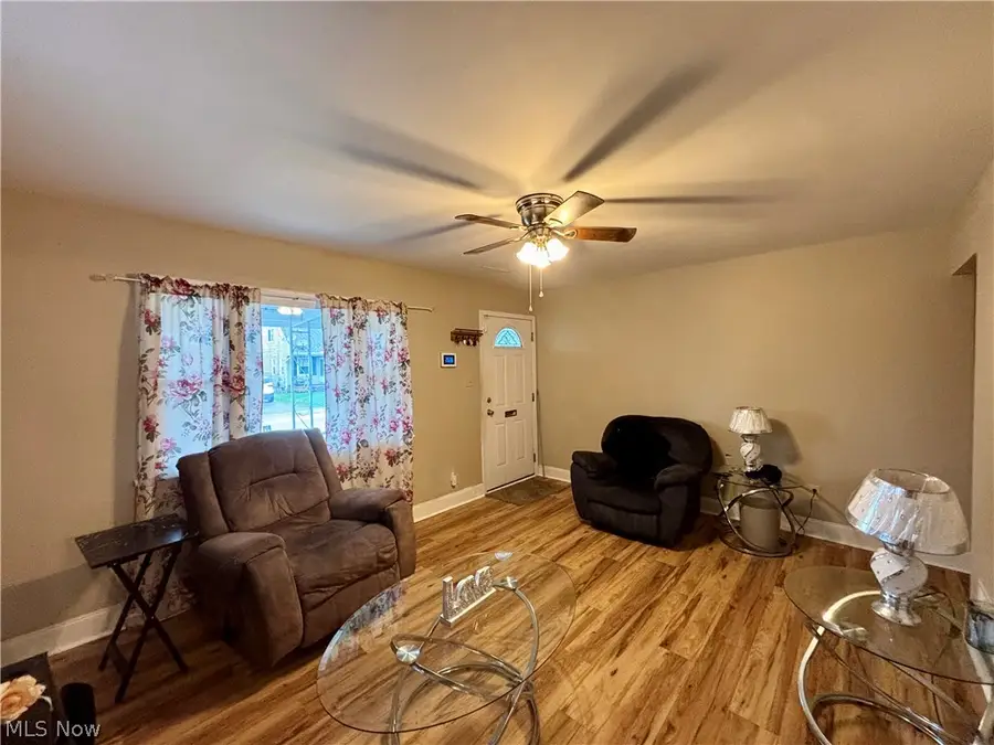 604 Jefferson Avenue, Barberton, OH 44203 - #3