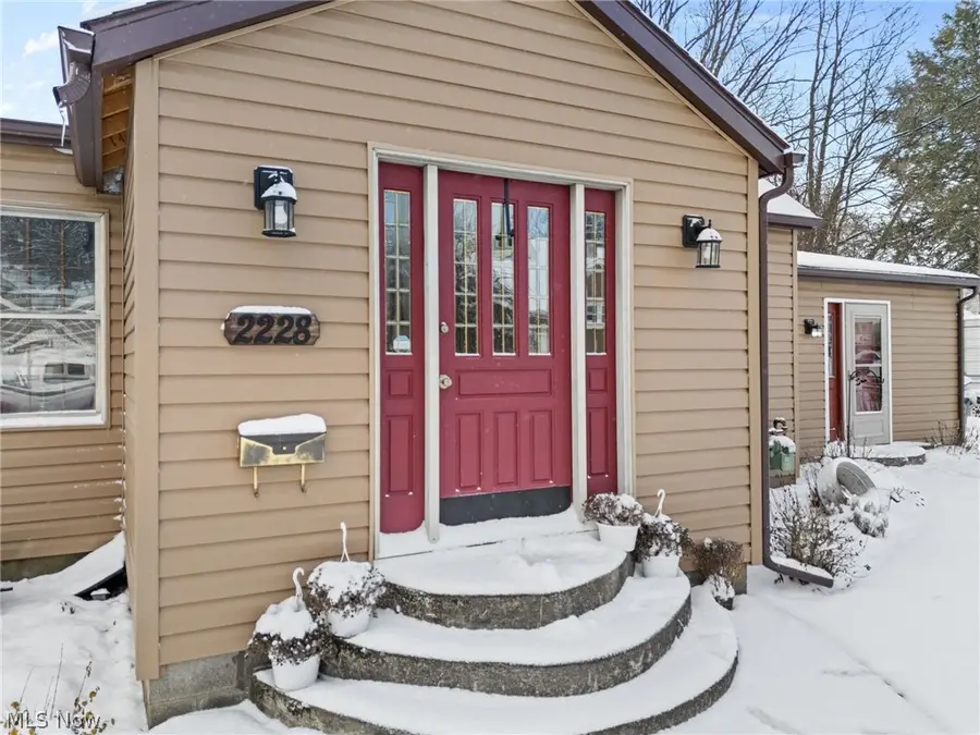 2228 St Elmo Ne Avenue, Canton, OH 44714 - #3