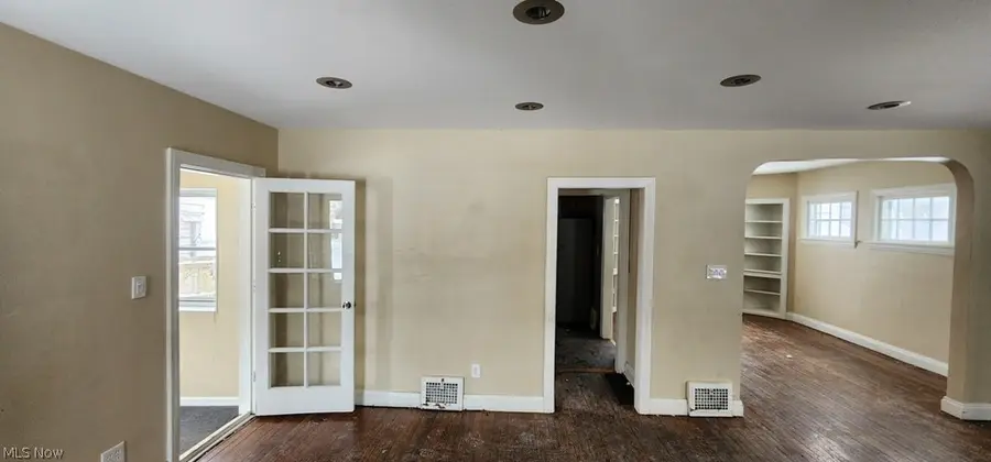 3599 Grosvenor Road, Cleveland Heights, OH 44118 - #3