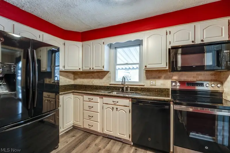 2411 16th Street, Cuyahoga Falls, OH 44223 - #3