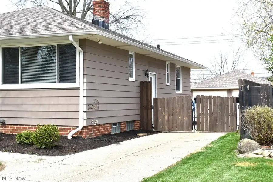 11062 Blossom Avenue, Parma Heights, OH 44130 - #3