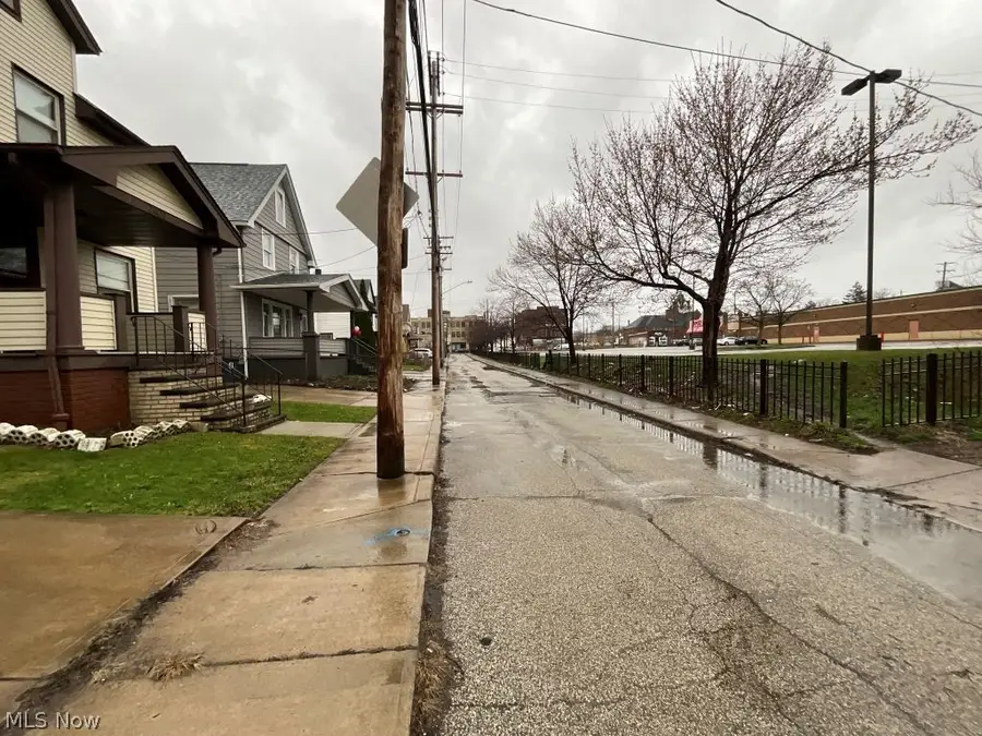 2401 Garden, Cleveland, OH 44109 - #2
