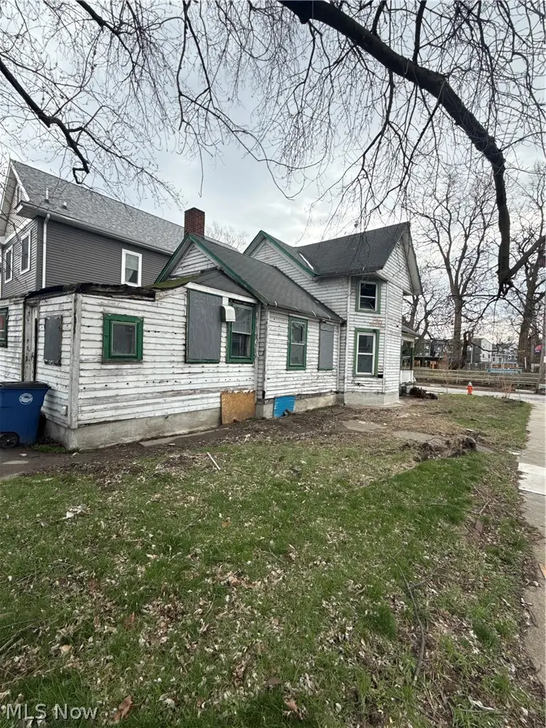 3520 Siam Avenue, Cleveland, OH 44113 - #3