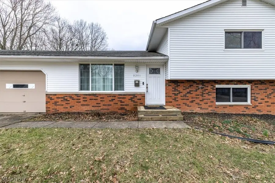 8201 Royalview Drive, Parma, OH 44129 - #2