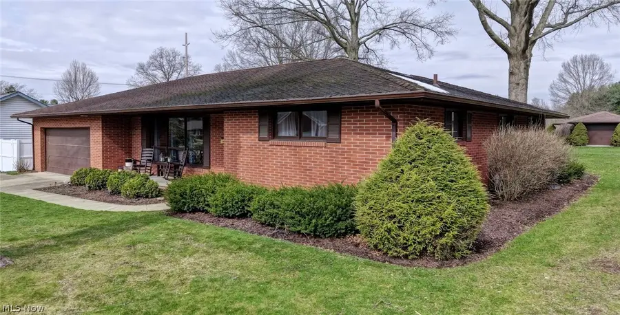 401 E 18th Street, Dover, OH 44622 - #2