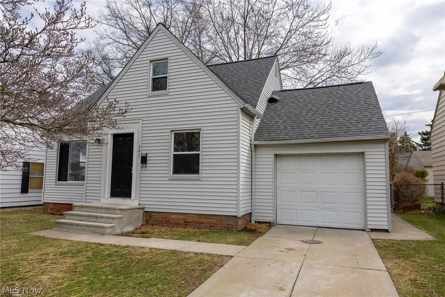 795 E 260th Street, Euclid, OH 44132 - #3