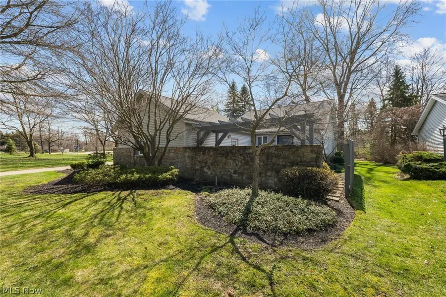 6656 Woodhawk Drive, Mayfield Heights, OH 44124 - #2