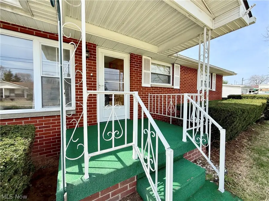 282 N Meadowlark Drive, Williamstown, WV 26187 - #2