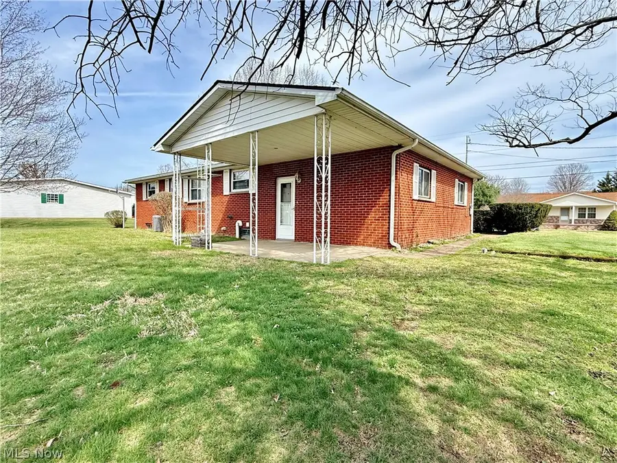 282 N Meadowlark Drive, Williamstown, WV 26187 - #3