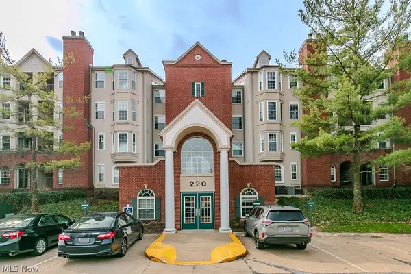 220 Fox Hollow Drive #212, Mayfield Heights, OH 44124