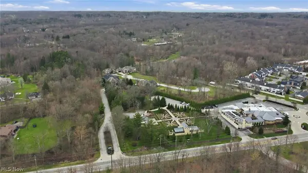 Lancaster Court, Chagrin Falls, OH 44022