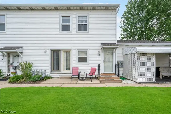 2535 Royal County Down #B, Uniontown, OH 44685