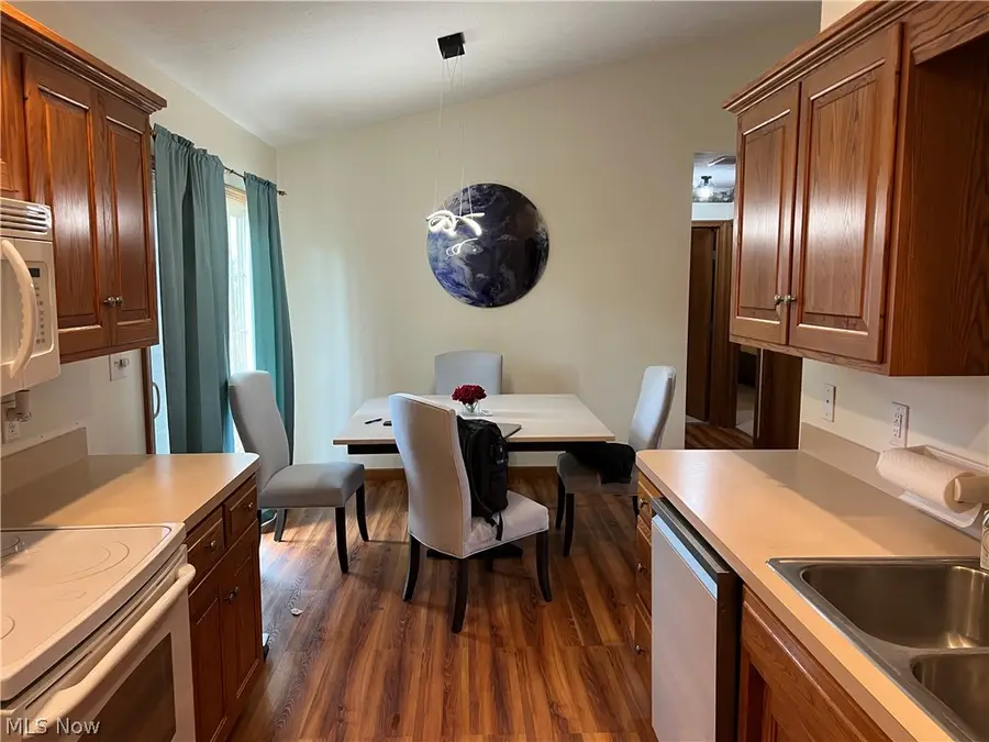 945 E Jackson Street, Millersburg, OH 44654 - #3