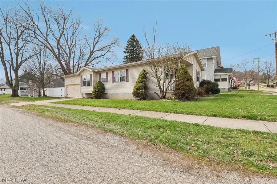 134 Hazelwood Avenue, Barberton, OH 44203 - #3