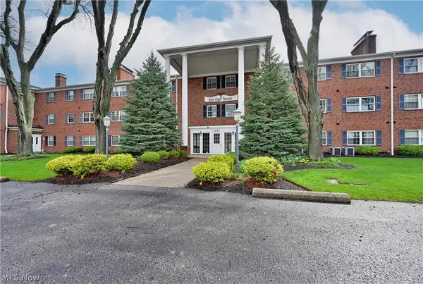 2885 Pease Drive #127, Rocky River, OH 44116