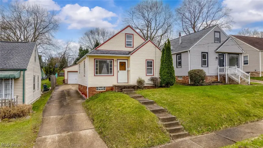 1614 Colonial Ne Boulevard, Canton, OH 44714 - #2