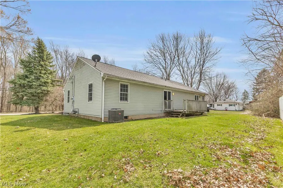 586 Abbe Road, Sheffield Lake, OH 44054 - #3