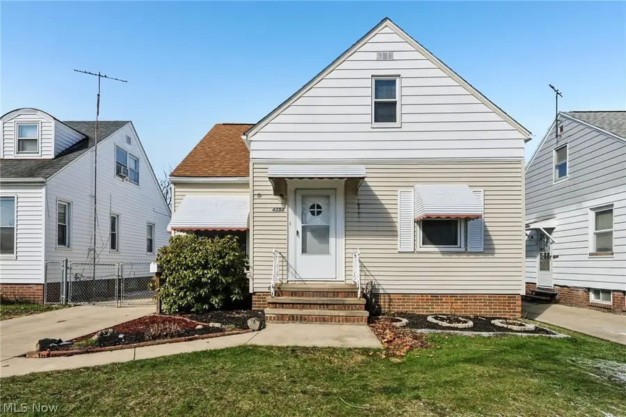 4252 Ridgeview Road, Cleveland, OH 44144 - #2