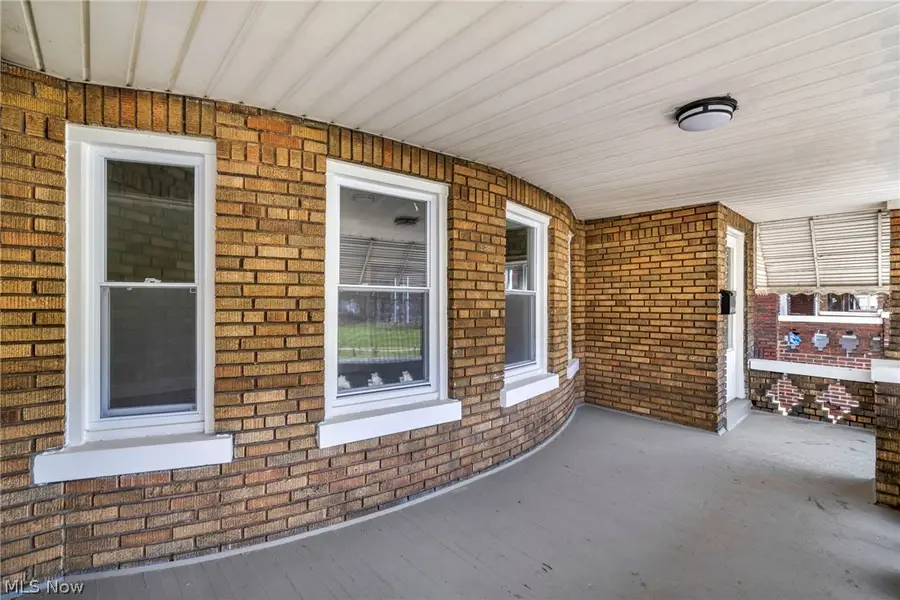 929 Thornhill Drive, Cleveland, OH 44108 - #3