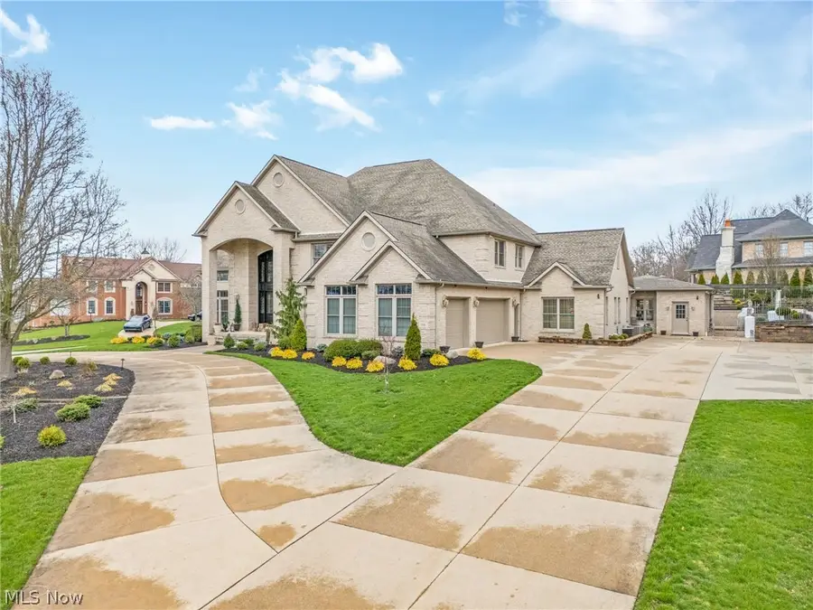 1311 Chantilly Ne Circle, Canton, OH 44721 - #2